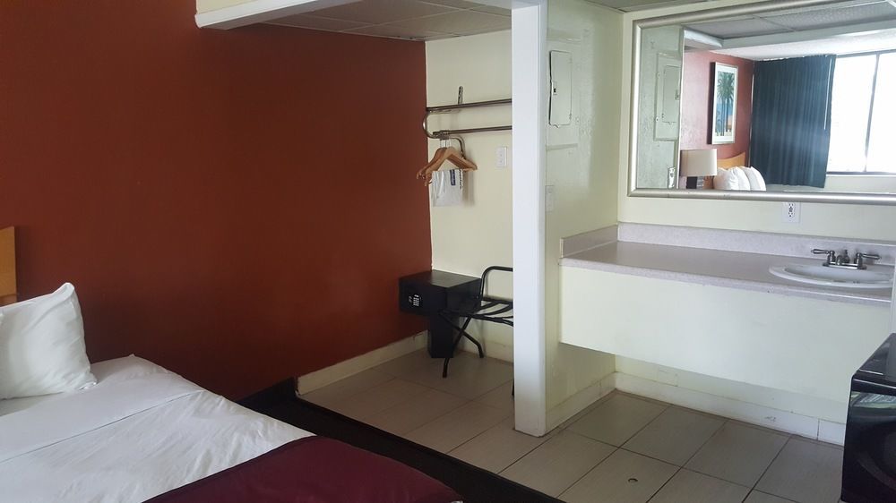 Travelodge By Wyndham Fort Lauderdale Beach מראה חיצוני תמונה