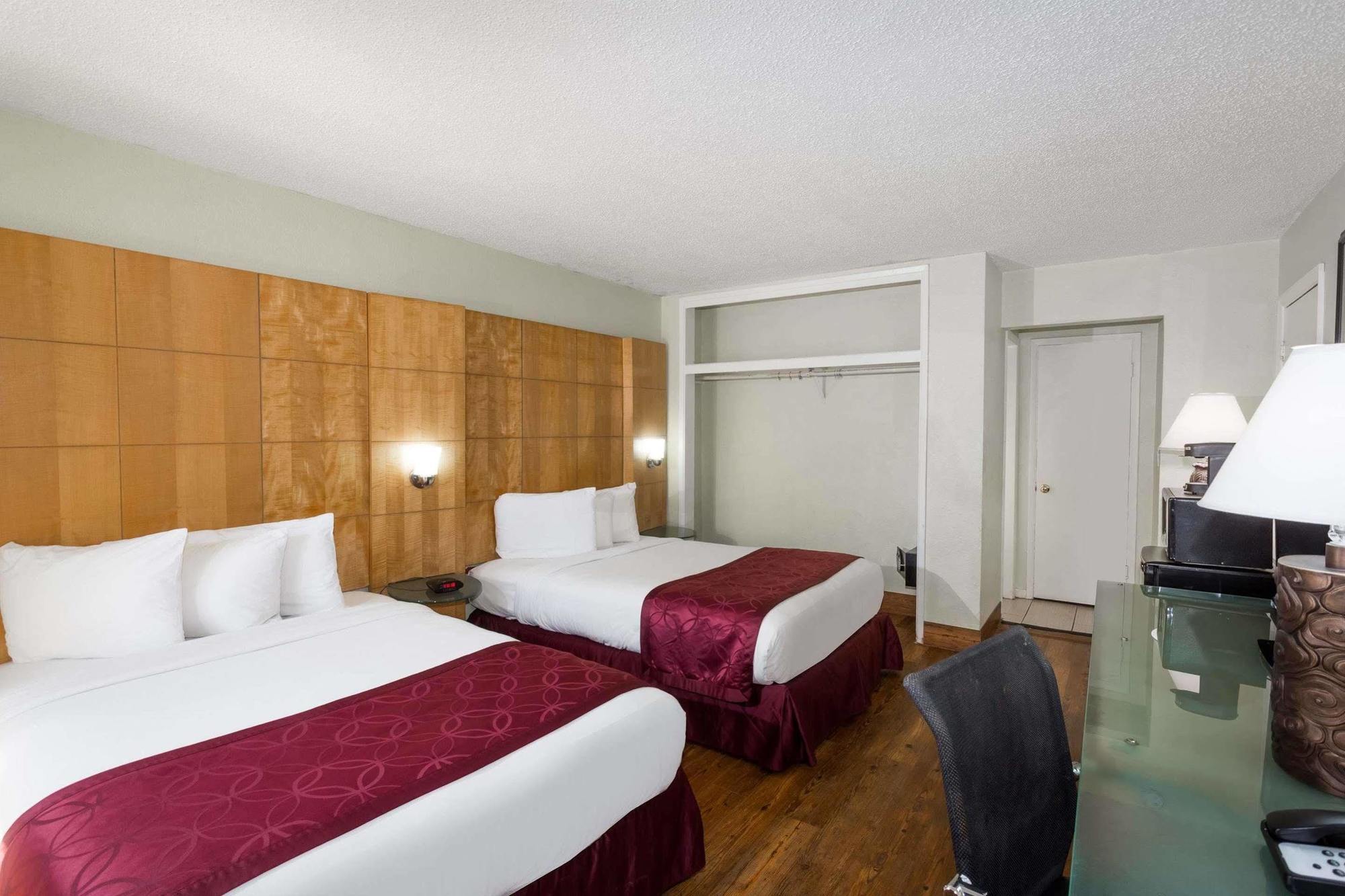 Travelodge By Wyndham Fort Lauderdale Beach מראה חיצוני תמונה