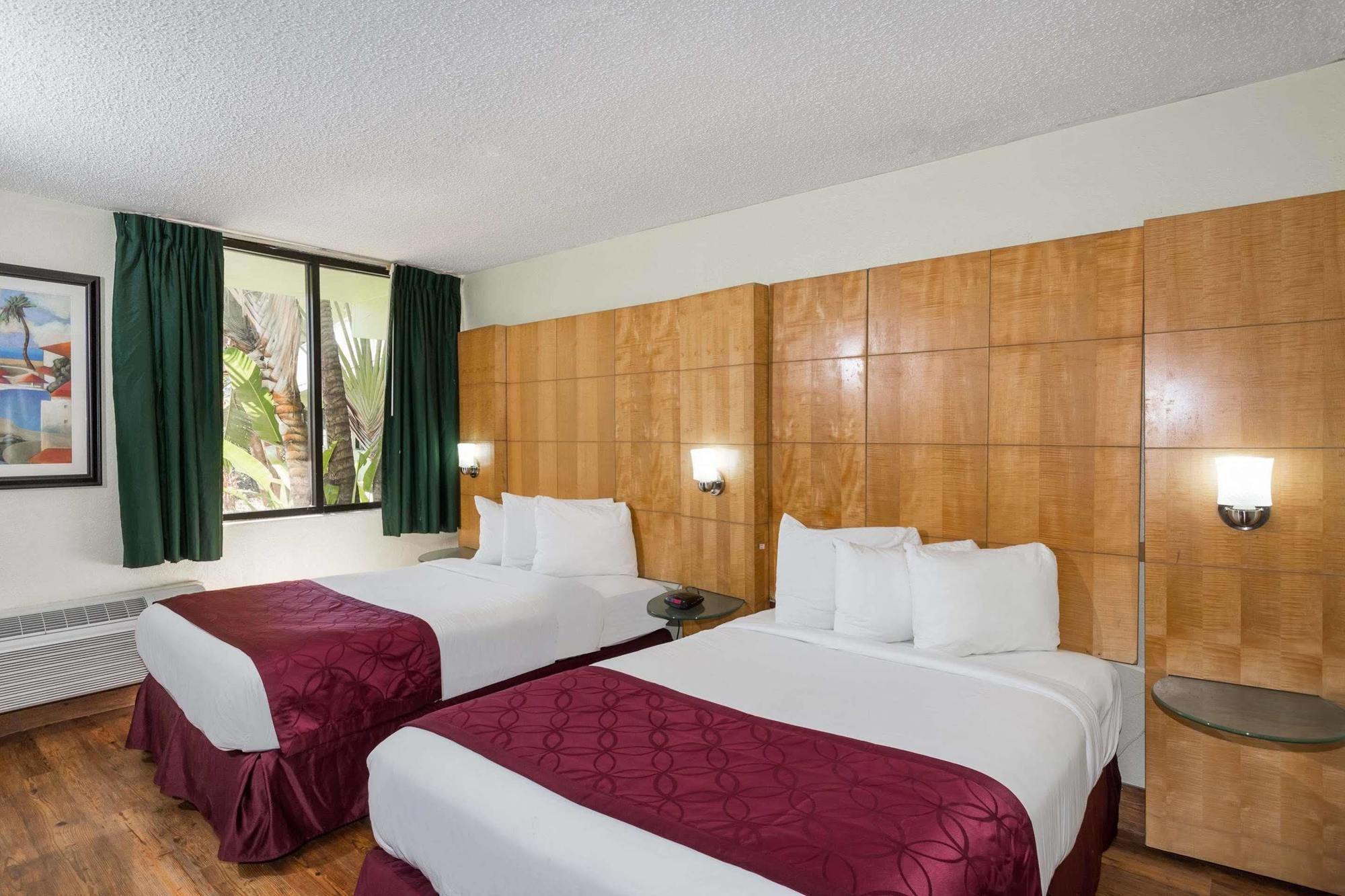 Travelodge By Wyndham Fort Lauderdale Beach מראה חיצוני תמונה