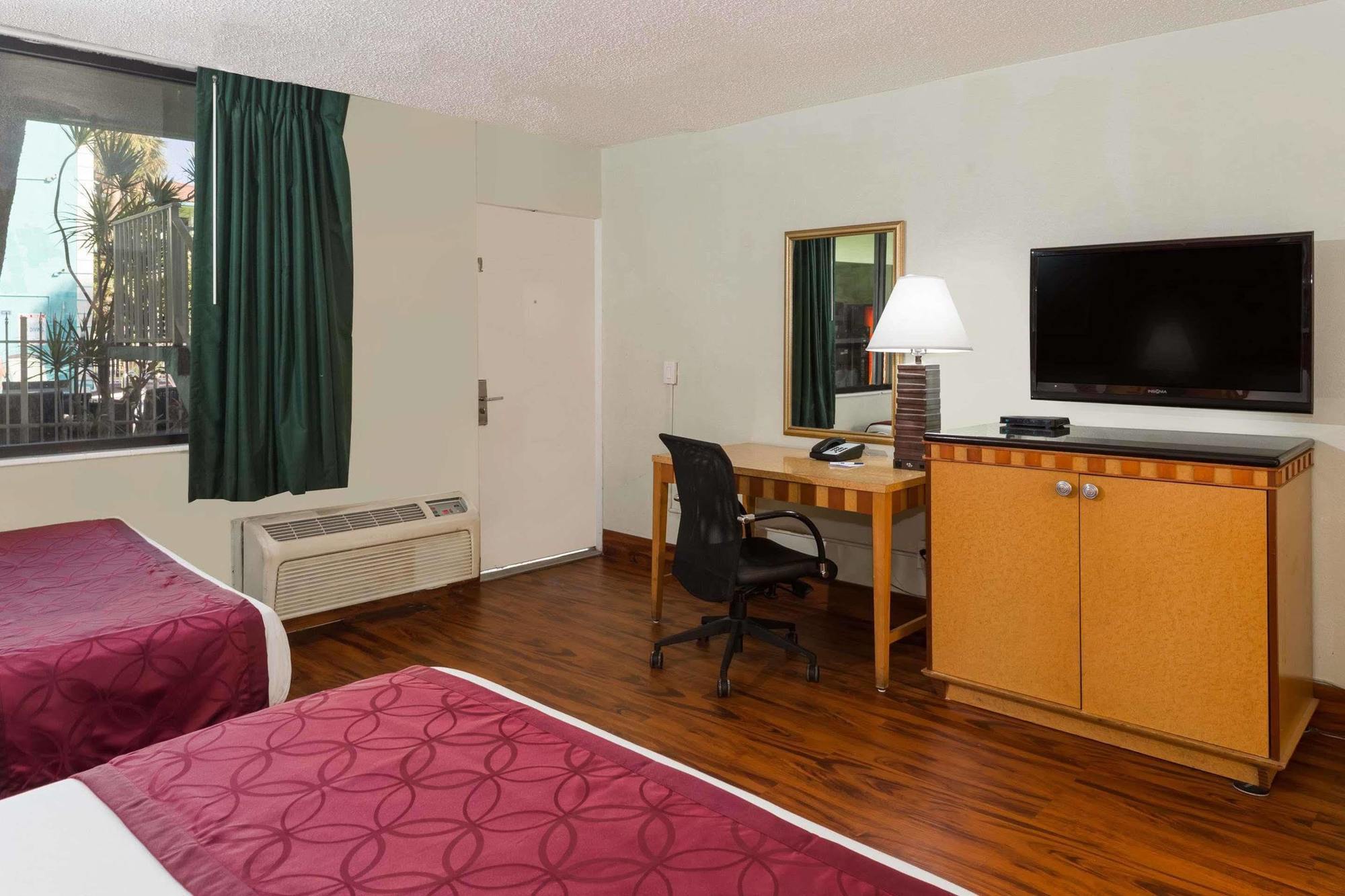 Travelodge By Wyndham Fort Lauderdale Beach מראה חיצוני תמונה