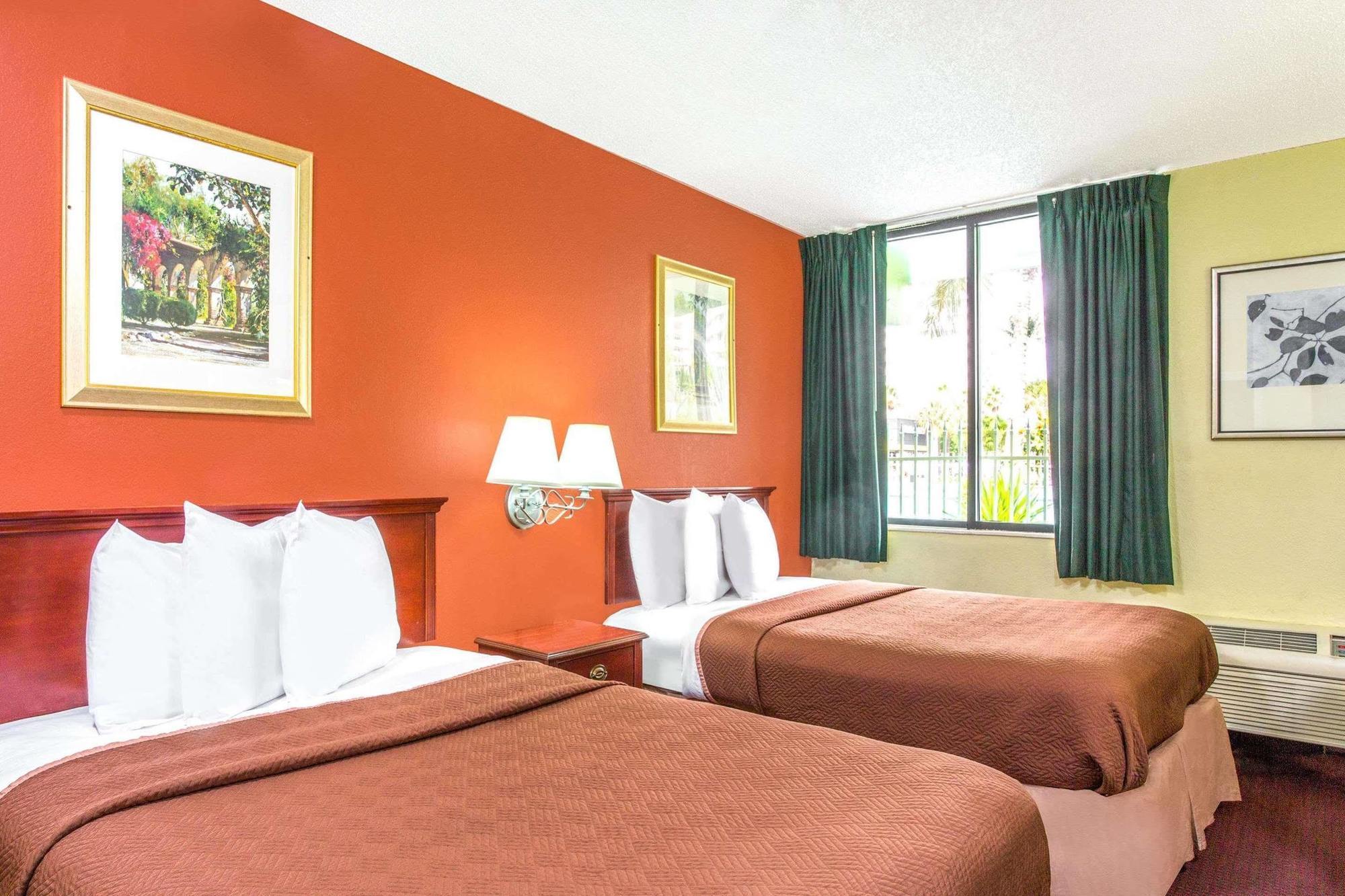Travelodge By Wyndham Fort Lauderdale Beach מראה חיצוני תמונה