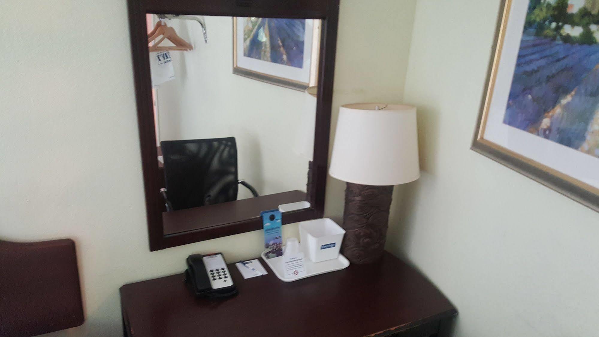 Travelodge By Wyndham Fort Lauderdale Beach מראה חיצוני תמונה
