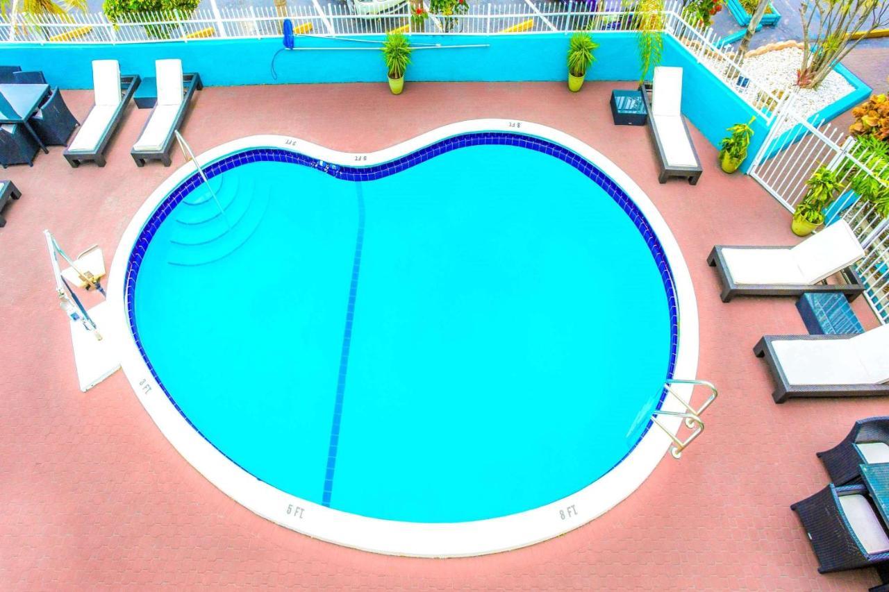 Travelodge By Wyndham Fort Lauderdale Beach מראה חיצוני תמונה