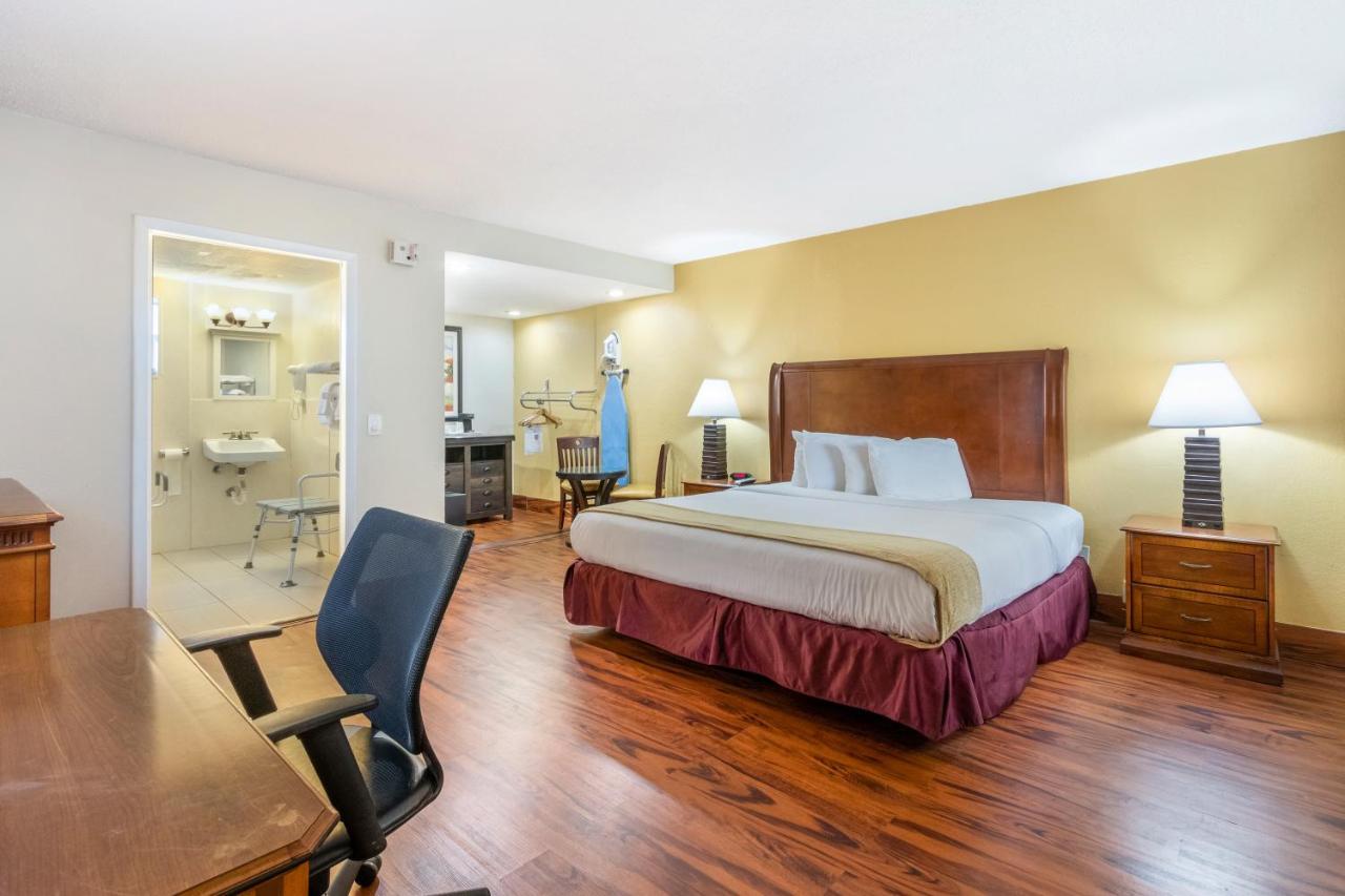 Travelodge By Wyndham Fort Lauderdale Beach מראה חיצוני תמונה