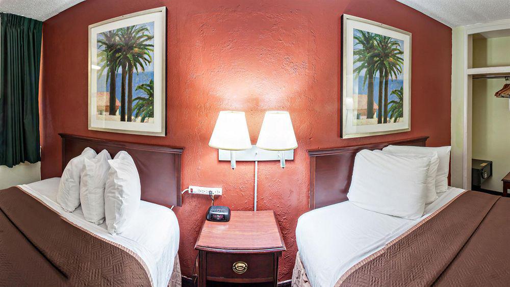 Travelodge By Wyndham Fort Lauderdale Beach מראה חיצוני תמונה